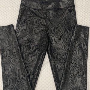 VICTORIA secret pink yoga pants